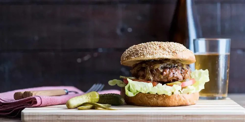 BEEF BURGERS WITH CARAMELISED ONIONS