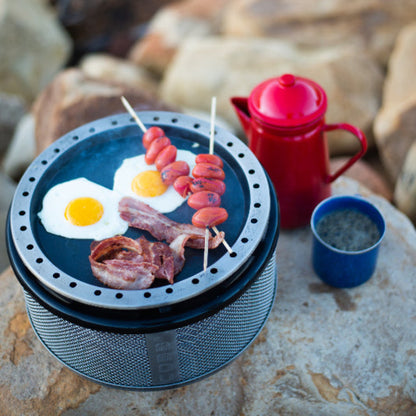 COBB Portable Cooker Bacon & eggs frying